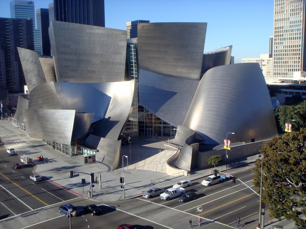 La Walt Disney Concert Hall di Los Angeles progettata da Frank Gehry